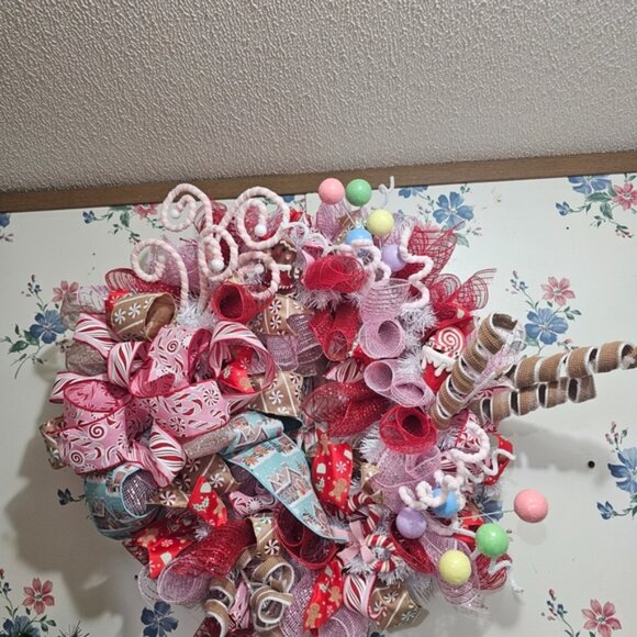 Festive Holiday Wreath with Ribbons and Ornaments - Picture 1 of 1